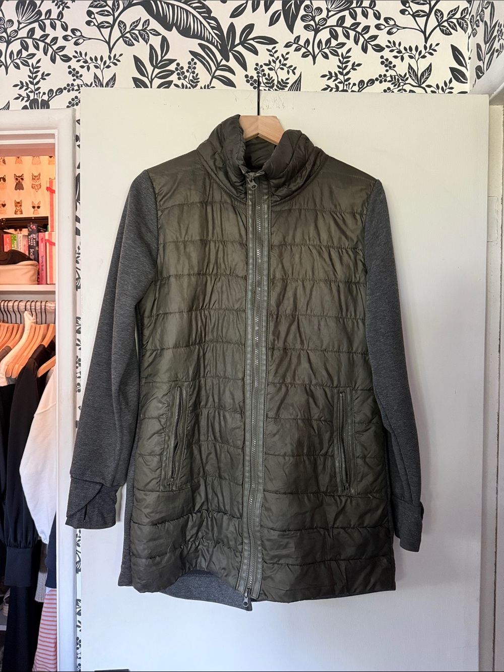 Mondetta Olive Green Quilted Coat with Gray Sleeves